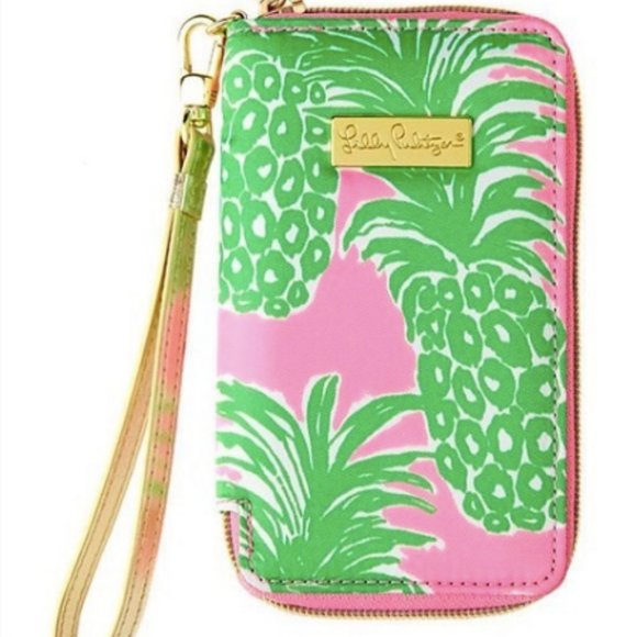 Lilly Pulitzer Handbags - Lilly Pulitzer green/pink pineapple: favorite print wristlet wallet NWOT